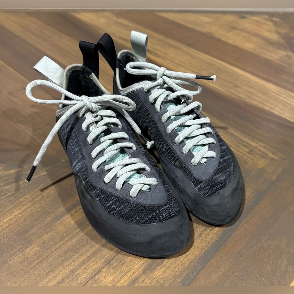 Black Diamond Women's Black and Light Gray Athletic Climbing Shoes